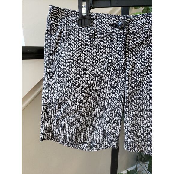 CAbi Chino Shorts Womens 0 Black White Geo Print Stretch Flat Front High Rise - Picture 3 of 12